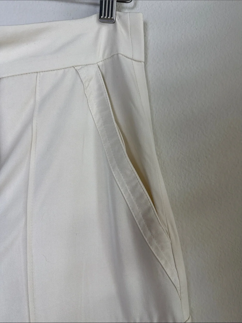 Banana Republic Wide-Leg Cargo Pants in Cream
